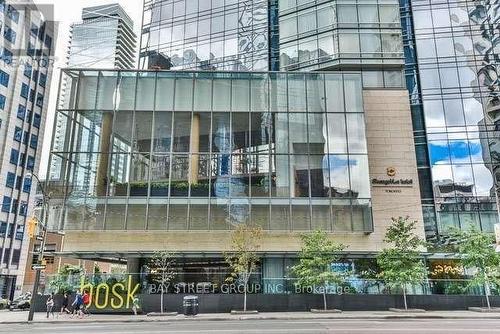 4207 - 180 UNIVERSITY AVENUE , Toronto, Ontario M5H 0A2 2