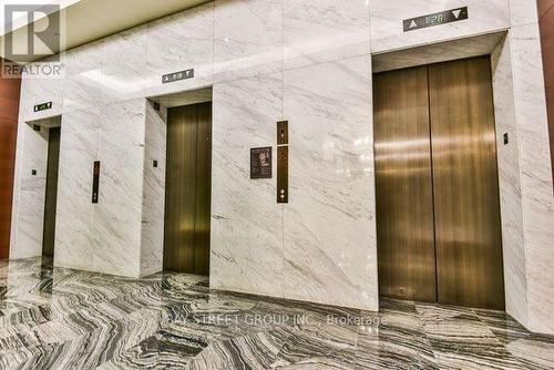 4207 - 180 UNIVERSITY AVENUE , Toronto, Ontario M5H 0A2 5
