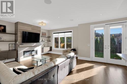 1196 Strathy Avenue, Mississauga, ON - Indoor Photo Showing Living Room