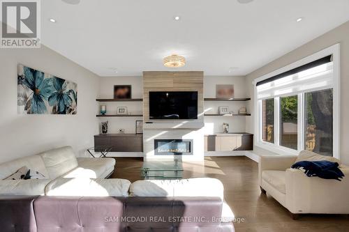 1196 Strathy Avenue, Mississauga, ON - Indoor Photo Showing Living Room