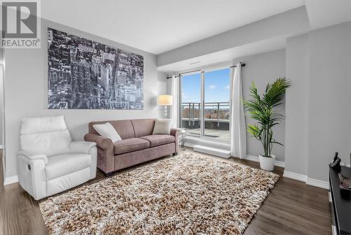 610 - 7730 Kipling Avenue, Vaughan, ON - Indoor Photo Showing Living Room