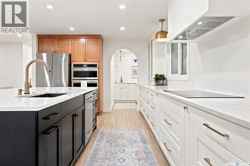 306 Valleyview Boulevard, Caronport, SK - Indoor Photo Showing Kitchen With Upgraded Kitchen