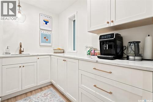 306 Valleyview Boulevard, Caronport, SK - Indoor Photo Showing Kitchen