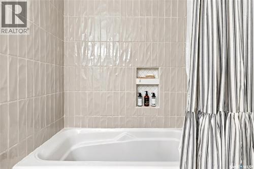 306 Valleyview Boulevard, Caronport, SK - Indoor Photo Showing Bathroom