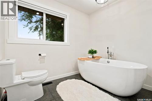 306 Valleyview Boulevard, Caronport, SK - Indoor Photo Showing Bathroom