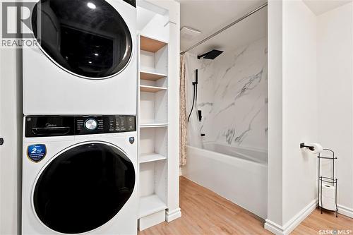 306 Valleyview Boulevard, Caronport, SK - Indoor Photo Showing Laundry Room