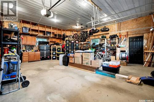306 Valleyview Boulevard, Caronport, SK - Indoor Photo Showing Garage