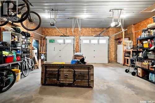 306 Valleyview Boulevard, Caronport, SK - Indoor Photo Showing Garage