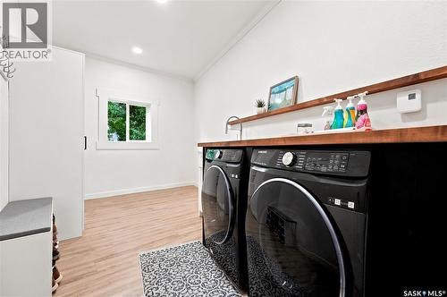 306 Valleyview Boulevard, Caronport, SK - Indoor Photo Showing Laundry Room