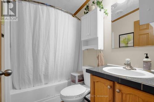 1435 Fox Road, Severn, ON - Indoor Photo Showing Bathroom
