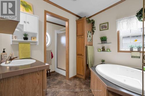 1435 Fox Road, Severn, ON - Indoor Photo Showing Bathroom