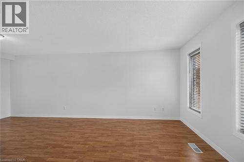 21 Springgarden Crescent, Hamilton, ON - Indoor Photo Showing Other Room