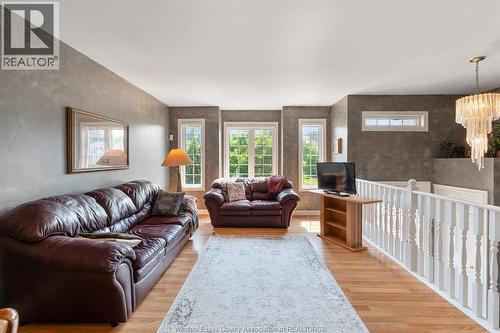 3883 Aristotle Crescent, Windsor, ON - Indoor Photo Showing Living Room