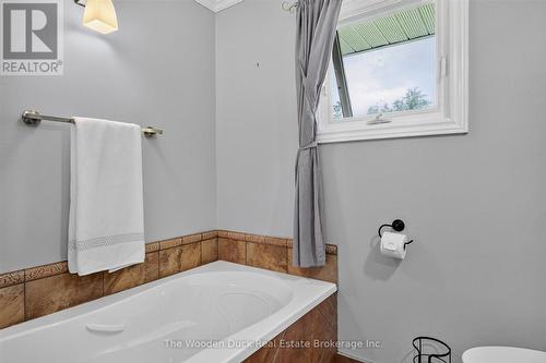 20 Vollering Road, Otonabee-South Monaghan, ON - Indoor Photo Showing Bathroom