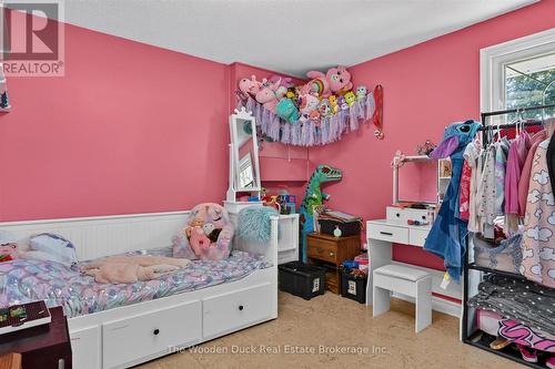 20 Vollering Road, Otonabee-South Monaghan, ON - Indoor Photo Showing Bedroom