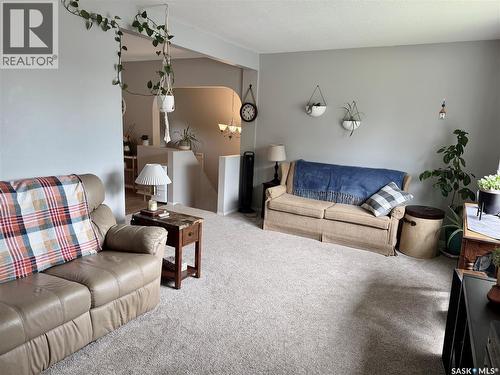 41 Campbell Place, Clavet, SK - Indoor Photo Showing Living Room
