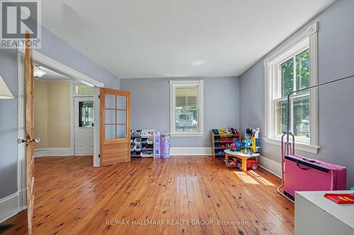 98 Drummond Street E, Perth, ON - Indoor Photo Showing Other Room