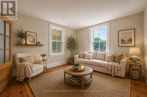 98 Drummond Street E, Perth, ON - Indoor Photo Showing Living Room