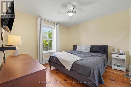 98 Drummond Street E, Perth, ON - Indoor Photo Showing Bedroom