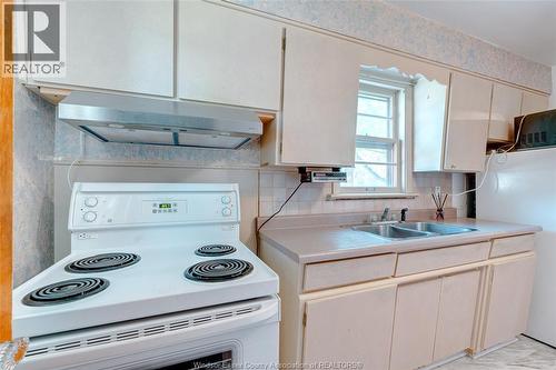 3256 Dominion Boulevard, Windsor, ON - Indoor Photo Showing Kitchen With Double Sink