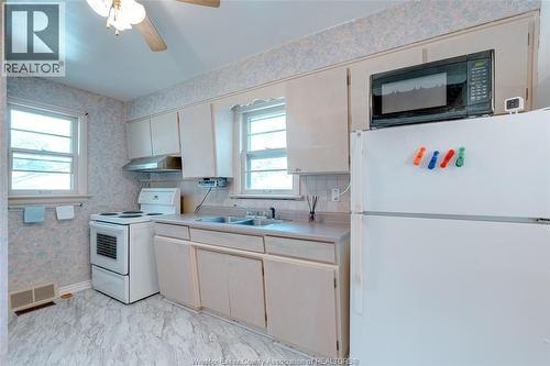 3256 Dominion Boulevard, Windsor, ON - Indoor Photo Showing Kitchen With Double Sink