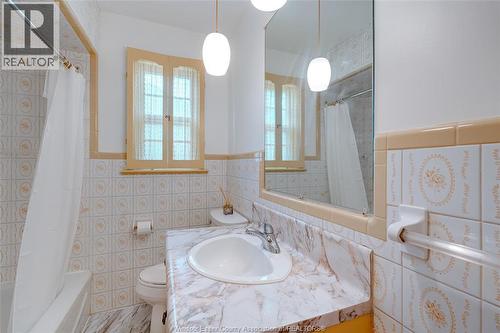 3256 Dominion Boulevard, Windsor, ON - Indoor Photo Showing Bathroom