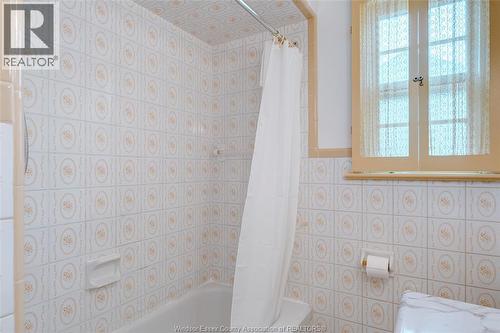 3256 Dominion Boulevard, Windsor, ON - Indoor Photo Showing Bathroom