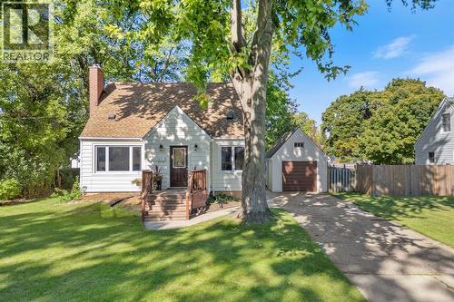 1427 EGMOND DRIVE  Sarnia, ON N7V 3H3
