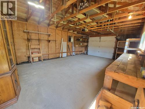 5107 Leader Street, Macklin, SK - Indoor Photo Showing Garage