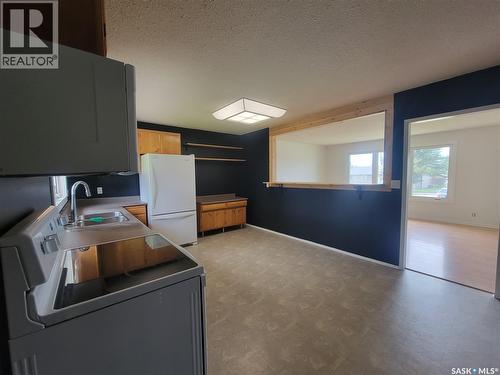 5107 Leader Street, Macklin, SK - Indoor