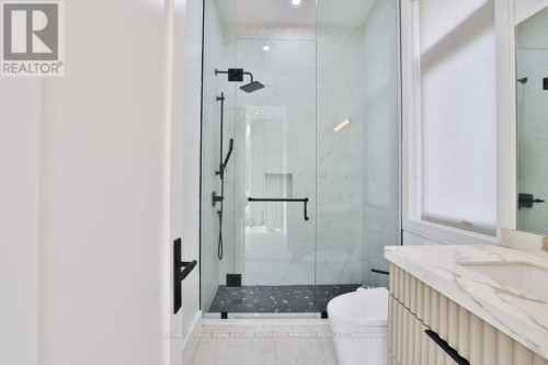 1143 Kane Road, Mississauga, ON - Indoor Photo Showing Bathroom
