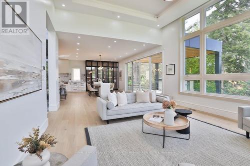 1143 Kane Road, Mississauga, ON - Indoor Photo Showing Living Room