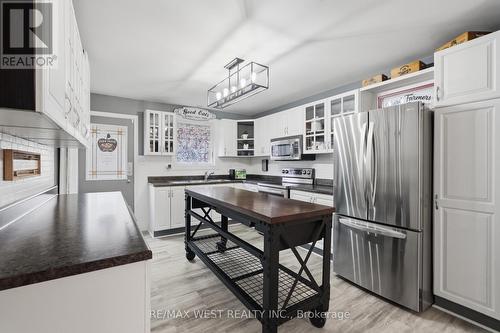 515 Berkindale Drive, Hamilton, ON - Indoor Photo Showing Kitchen