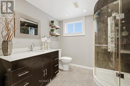 515 Berkindale Drive, Hamilton, ON - Indoor Photo Showing Bathroom