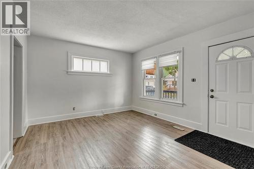 842-844 ELLROSE AVENUE Unit# DUPLEX , Windsor, Ontario N8Y 3W7 2