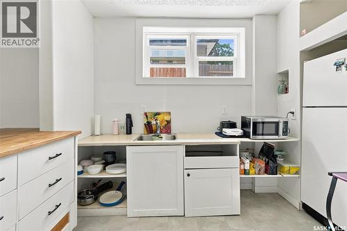 1709 2Nd Avenue N, Saskatoon, SK - Indoor Photo Showing Kitchen