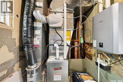 1709 2Nd Avenue N, Saskatoon, SK - Indoor Photo Showing Basement