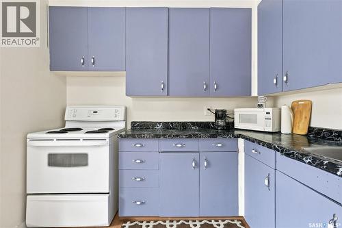 1709 2Nd Avenue N, Saskatoon, SK - Indoor Photo Showing Kitchen