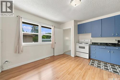 1709 2Nd Avenue N, Saskatoon, SK - Indoor Photo Showing Kitchen