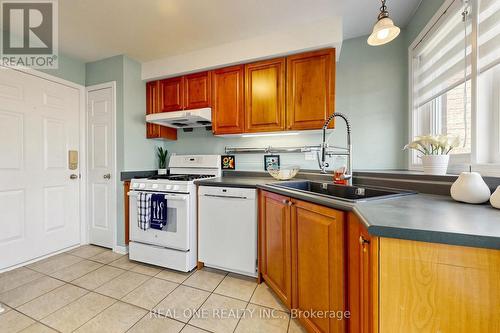 74 Trojan Crescent, Markham, ON - Indoor Photo Showing Kitchen