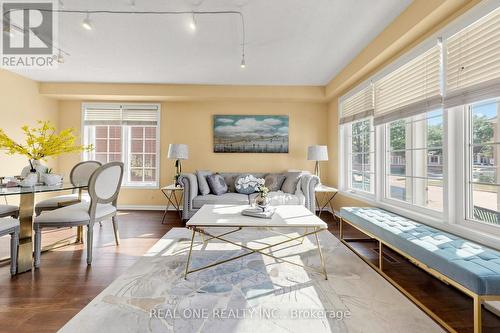 74 Trojan Crescent, Markham, ON - Indoor Photo Showing Living Room