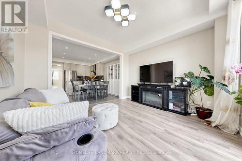 4798 16Th Avenue, Markham, ON - Indoor Photo Showing Living Room