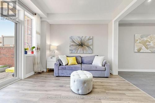 4798 16Th Avenue, Markham, ON - Indoor Photo Showing Living Room