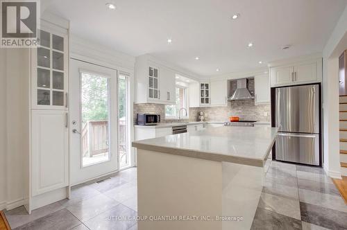 3456 Riverspray Crescent, Mississauga, ON - Indoor Photo Showing Kitchen With Upgraded Kitchen