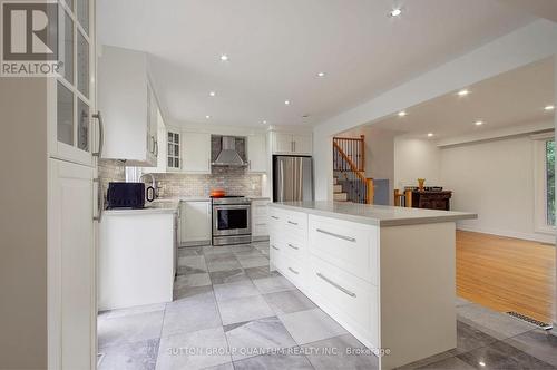 3456 Riverspray Crescent, Mississauga, ON - Indoor Photo Showing Kitchen With Upgraded Kitchen
