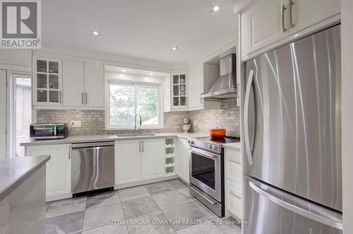 3456 Riverspray Crescent, Mississauga, ON - Indoor Photo Showing Kitchen With Upgraded Kitchen