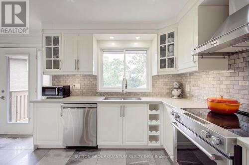 3456 Riverspray Crescent, Mississauga, ON - Indoor Photo Showing Kitchen With Double Sink With Upgraded Kitchen