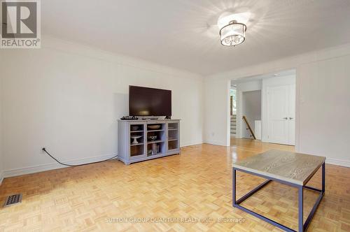 3456 Riverspray Crescent, Mississauga, ON - Indoor Photo Showing Living Room