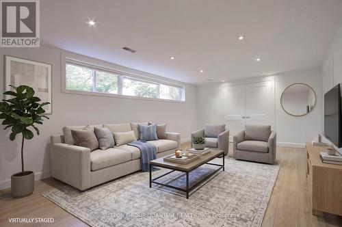 3456 Riverspray Crescent, Mississauga, ON - Indoor Photo Showing Living Room