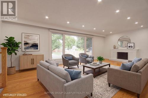 3456 Riverspray Crescent, Mississauga, ON - Indoor Photo Showing Living Room